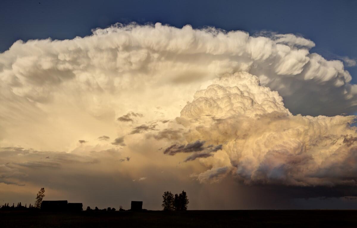 thunderstorm anvil cloud
