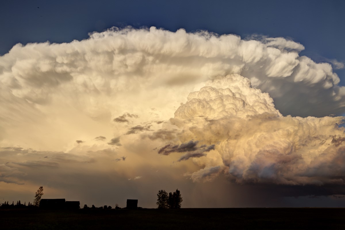 thunderstorm anvil cloud