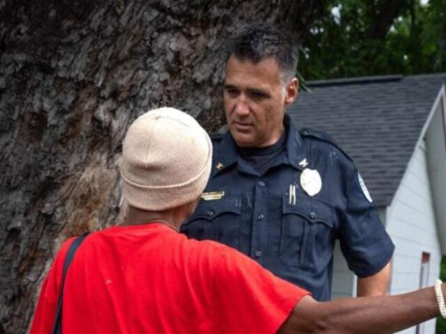 Kochis talks to citizen