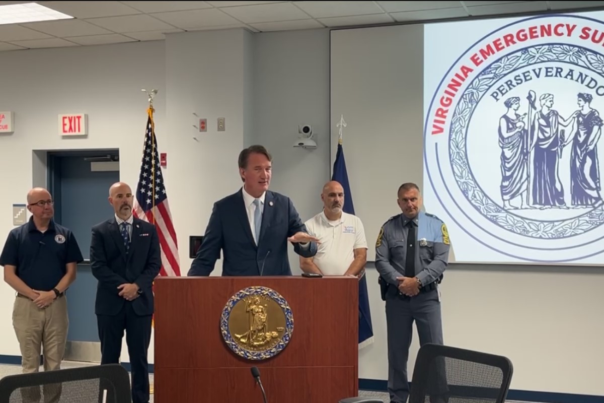 Governor Glenn Youngkin in EOC bunker