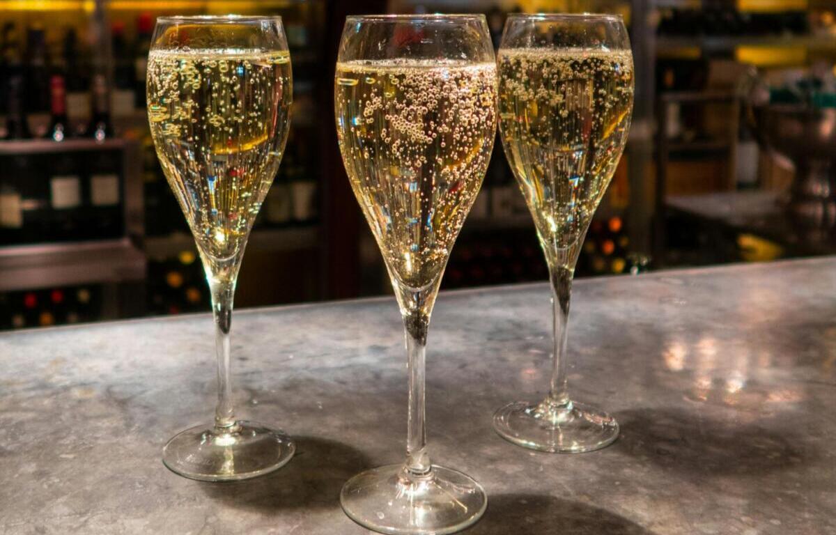 champagne glasses