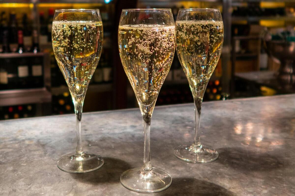 champagne glasses
