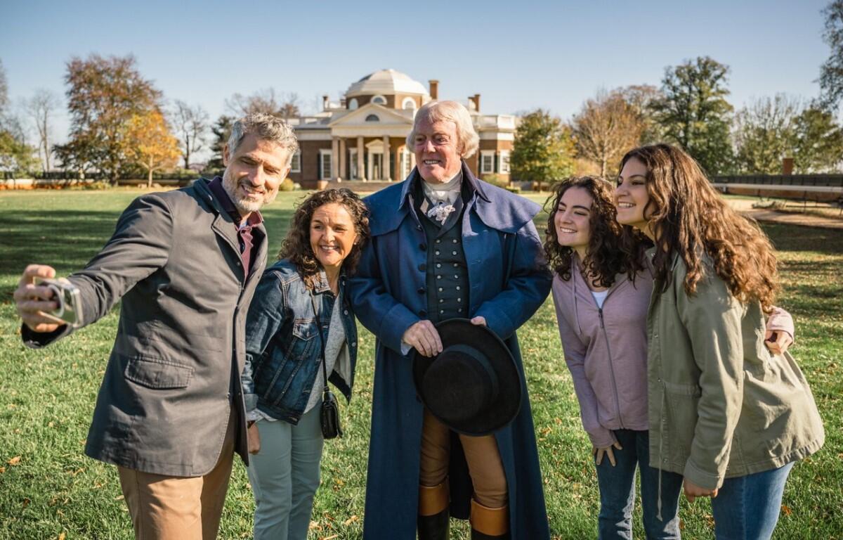 Family visits TJ at Monticello
