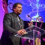 Neil deGrasse Tyson speaking while receiving award.