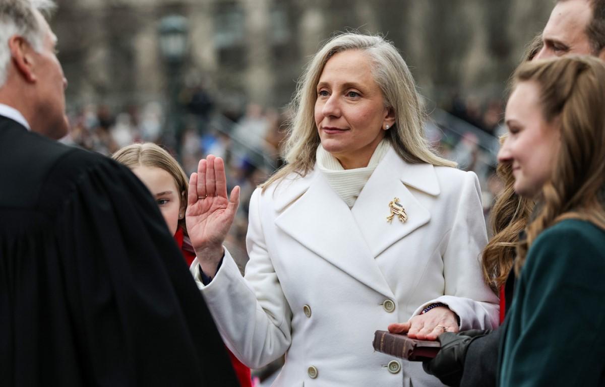 Abigail Spanberger takes oath of office