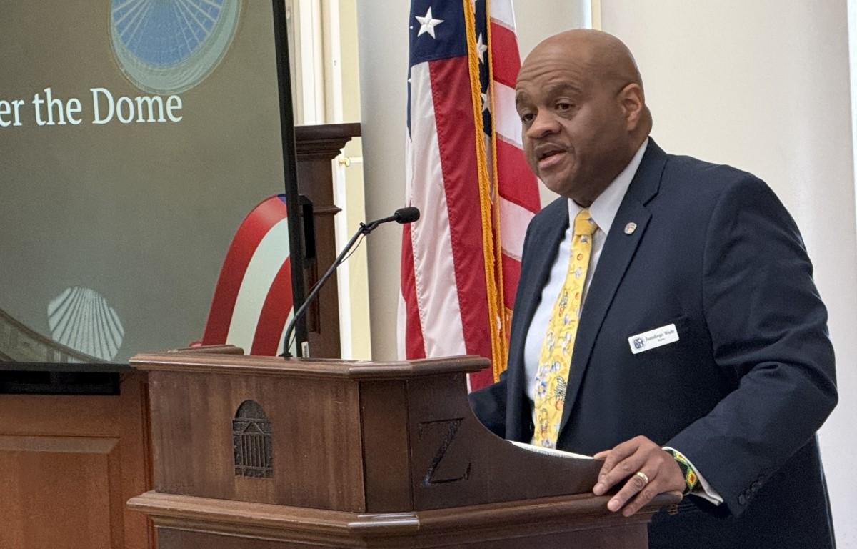 Mayor JuanDiego Wade reads Patrick Henry