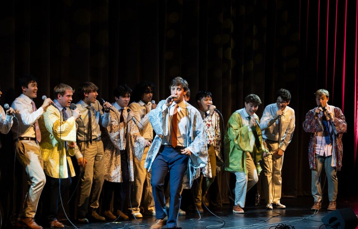 Hullabahoos perform in Oregon