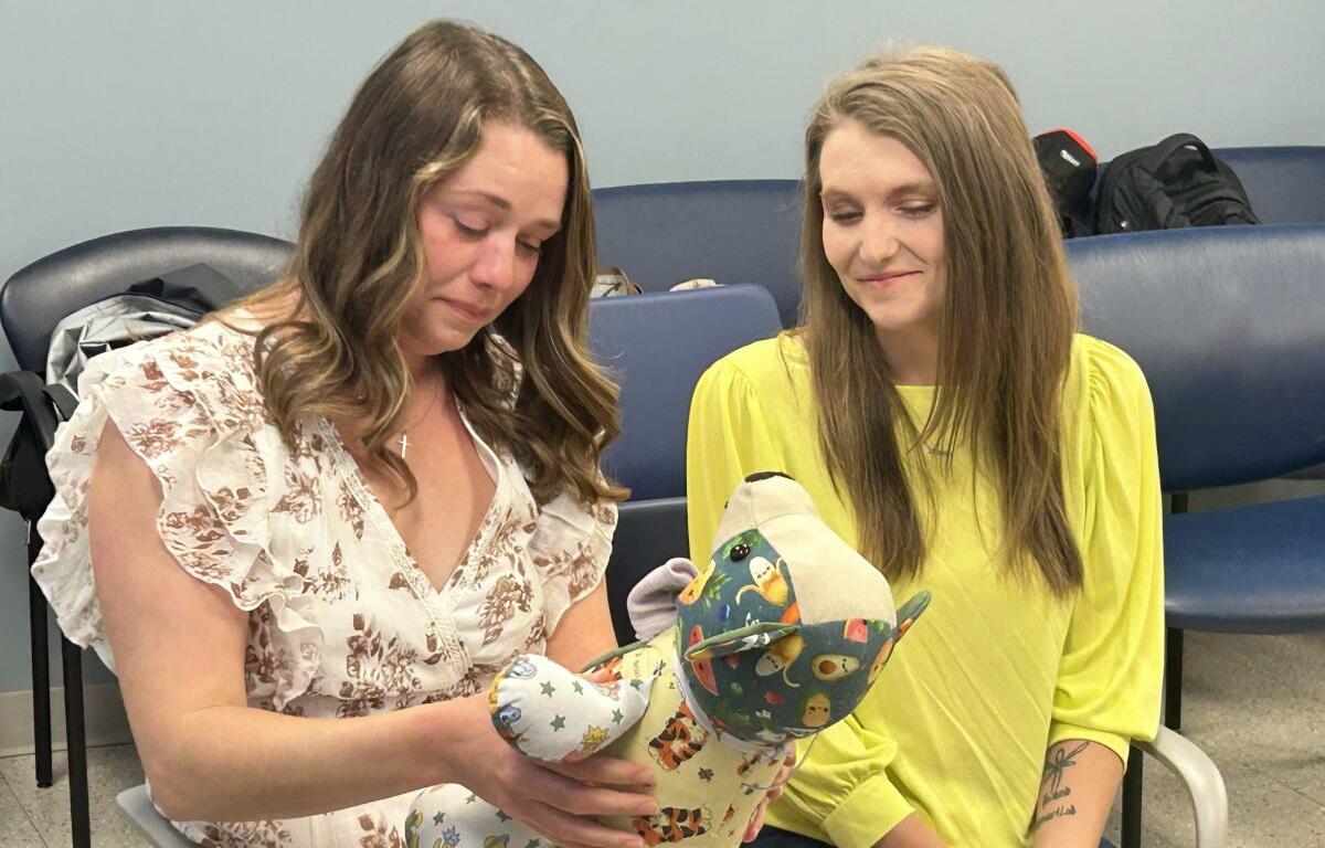 Organ donor Courtney Jones (left) meets recipient's mother Jenna Powell (right).