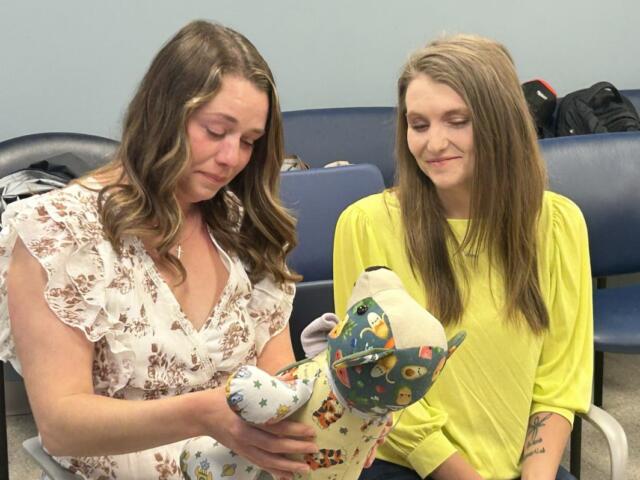 Organ donor Courtney Jones (left) meets recipient's mother Jenna Powell (right).