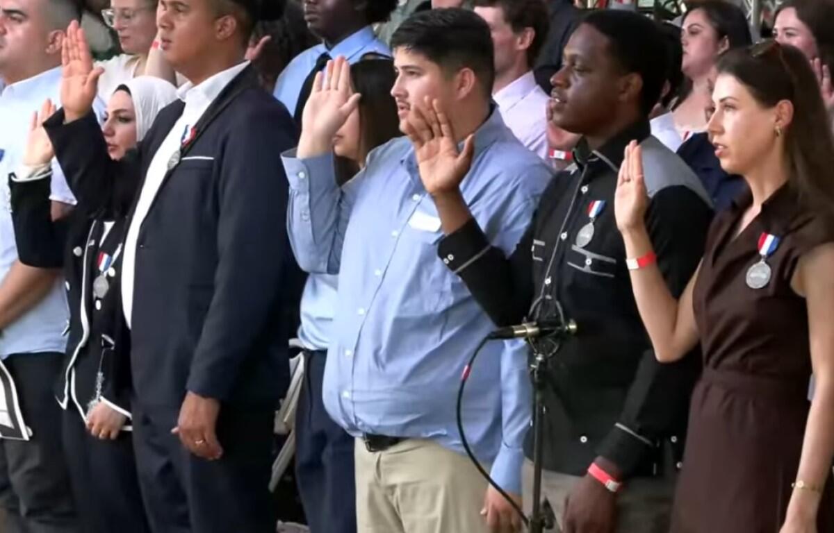 New citizens sworn in at 7/4/26 Monticello ceremony