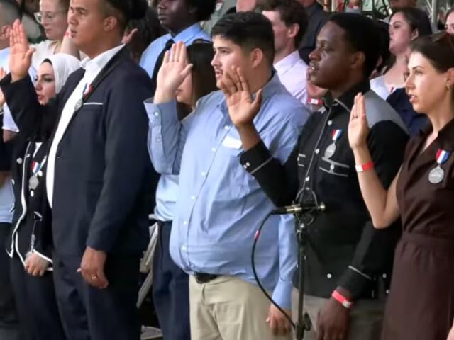New citizens sworn in at 7/4/26 Monticello ceremony
