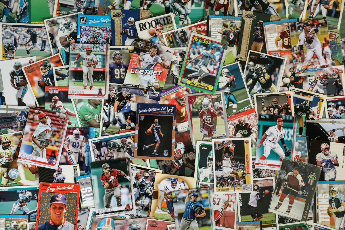 sports cards mixed together