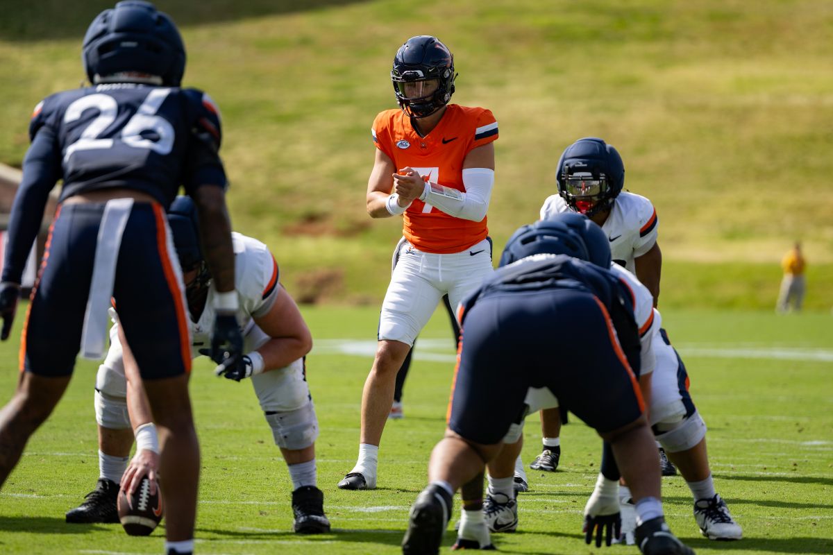 QB Beau Pribula takes a snap during the spring game.