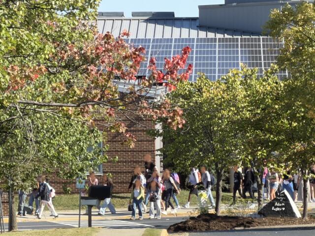 MHS students exiting school